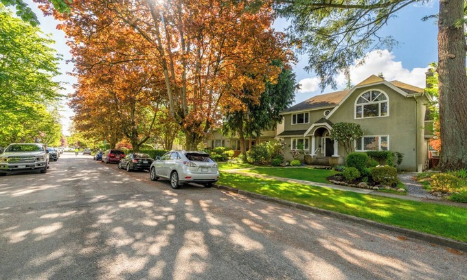 West Side House | BudgetWise Basement near Airport, UBC, Downtown in Vancouver