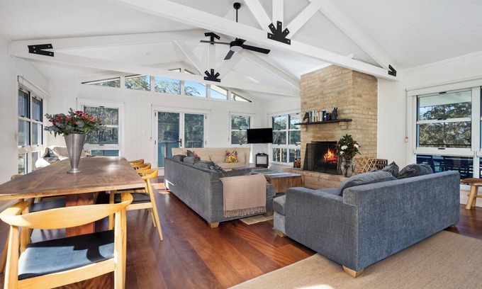 Budgong Other | Budgong Lodge Secluded farm stay with horses and cattle - 4 Queen bedrooms