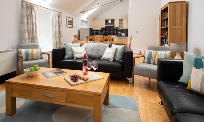 Waren Mill Apartment | BUDLE BAY LOFT - sleeps 6, third floor penthouse with fantastic estuary views