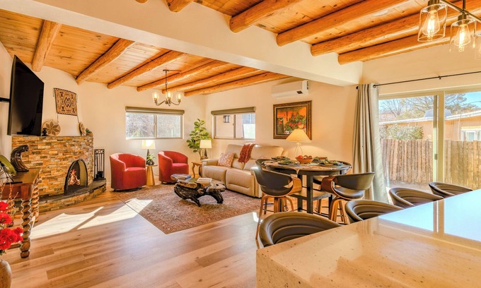 Northeast Santa Fe House | Buen Camino - Walk to The Plaza, Kiva Fireplace
