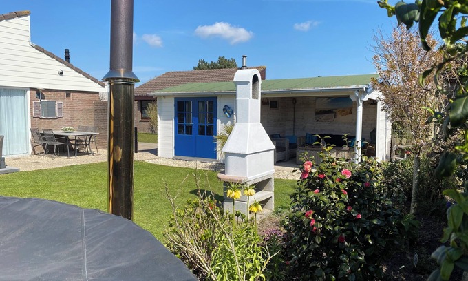Egmond aan den Hoef House | Buenaventura with Hot tub