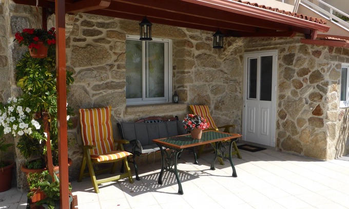 Bueu Cottage | Bueu: country holiday home - 1 room - 2/4 persons