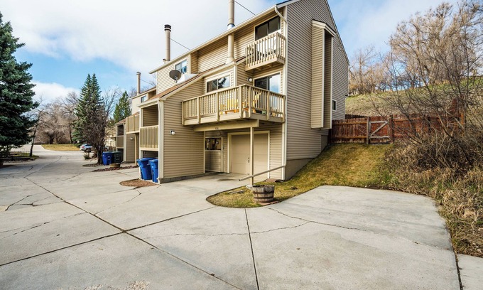 Sheridan Condo | Buffalo Hideout
