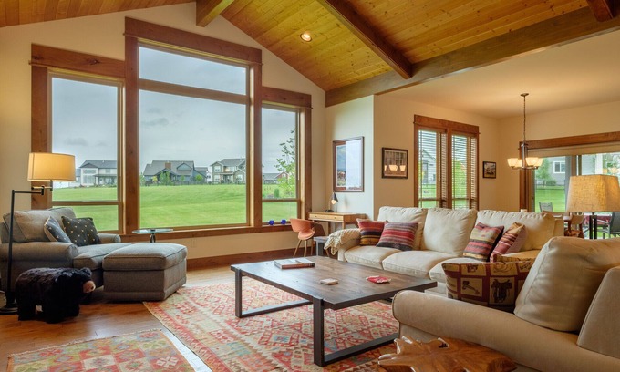 Four Corners House | Buffalo Lance - Custom Home In A Quiet Neighborhood Just West of Bozeman