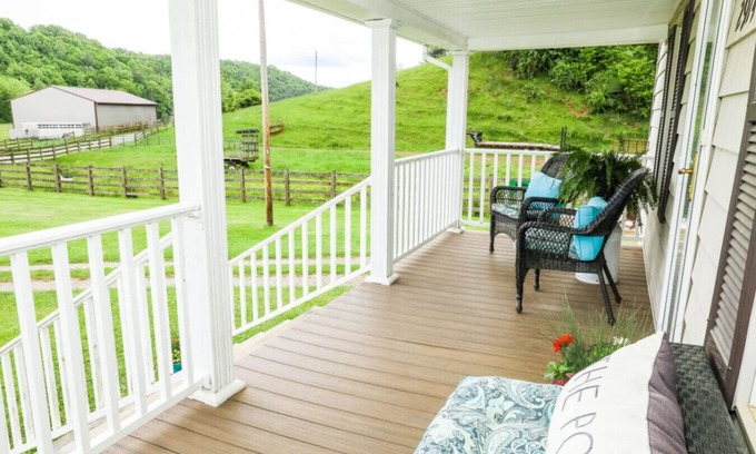 Willis Cottage | Buffalo Mountain Getaway Cottage - enjoy some time on the farm!