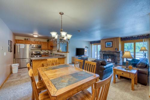 Wildernest Apartment | Buffalo Village 306