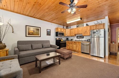 Fall River Estates Apartment | Bugle Pointe B16 by Estes Park Condos