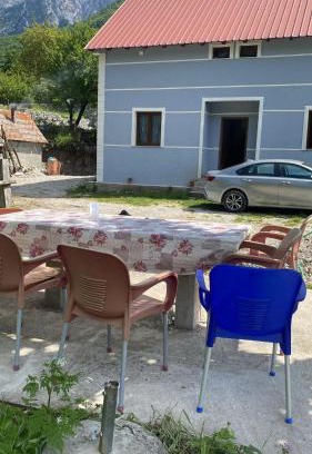 Shale Bed & Breakfast | Bujtina OKOLI