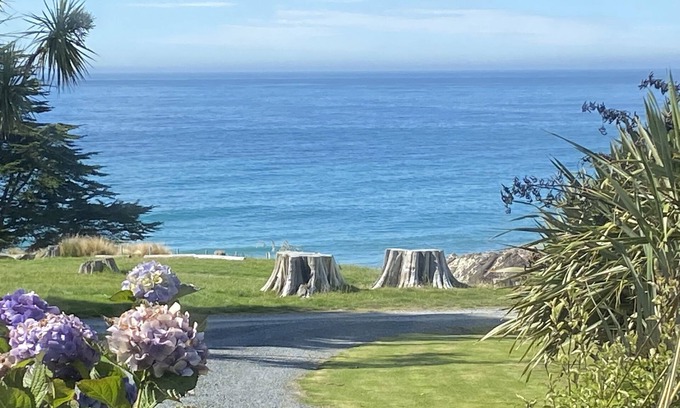 Clutha District House | Bull Creek Bach - Stunning Ocean view!