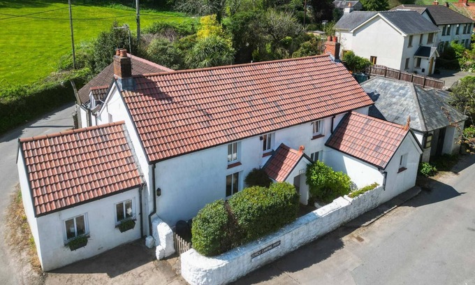 Oxwich House | Bullcroft - 6 Bedroom House - Oxwich