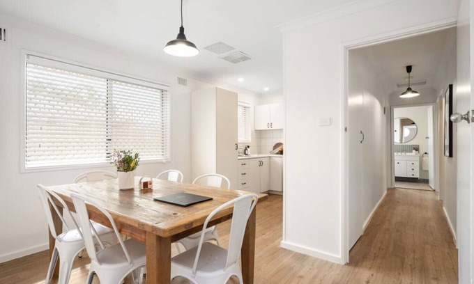 South Kalgoorlie House | Bullion Bungalow – Stylish, Secure 3-Bed Stay