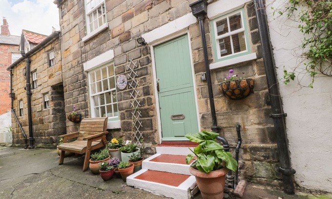 Staithes Cottage | BULMERS COTTAGE, pet friendly, character holiday cottage in Staithes