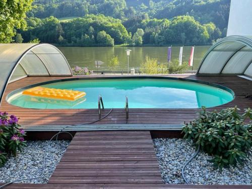 Sarmingstein House | Bungalow Donaublick mit Pool und Garten