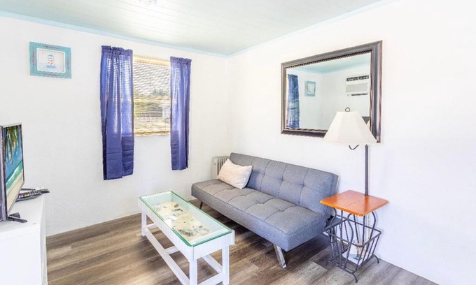 Englewood Apartment | Bungalow 1 minute from the beach suite #2