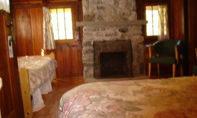 East Kootenay Cabin | Bungalow #1 sleeps 3