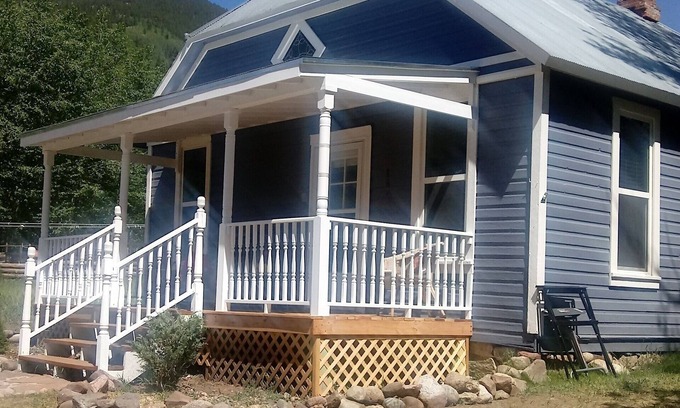 Twin Lakes House | Bungalow 1880's with Stunning views of Colorado's fourteeners and pet friendly