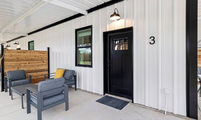 Dennis House | Bungalow 3 @ Barndo Bungalows