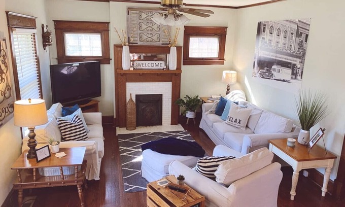 Lexington House | Bungalow Bill's - Pet Fee Additional Charge
