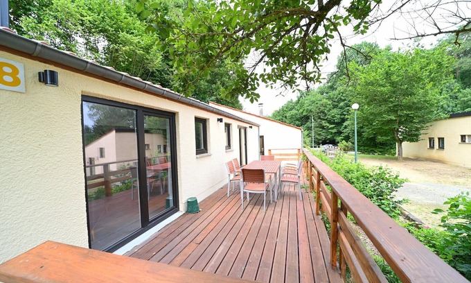 Virton House | Bungalow by Lake Rabais in Virton