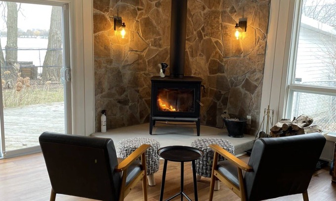 Consecon House | Bungalow by the Bay! Spot on Wellers Bay - PEC