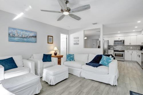 Central Naples House | Bungalow Close to Naples Beaches