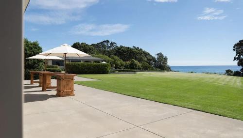 Pitone House | Bungalow Coastal Retreat - large luxury homestead
