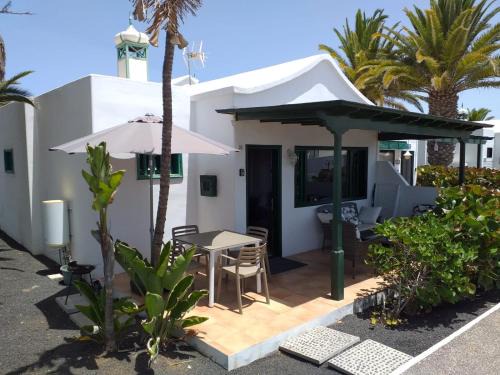 Los Pocillos Apartment | Bungalow DALAI - Pool view- Good wifi