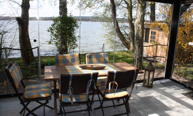 Bad Saarow House | Bungalow directly on the lake with conservatory, very private - Ferienhof Löschebrand