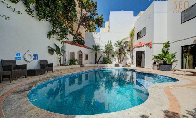 Tal-Ghoqod House | Bungalow home with Stunning Pool Area in St'Julian
