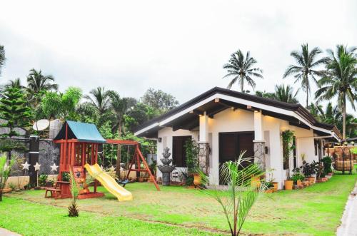 Amadeo House | Bungalow House with Pool and Jacuzzi near Tagaytay City