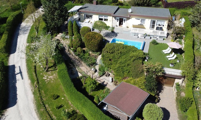Finneck House | Bungalow in a quiet location with pool and large garden