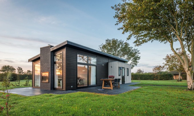 Herkingen House | Bungalow in Ouddorp with Nature Reserve Views