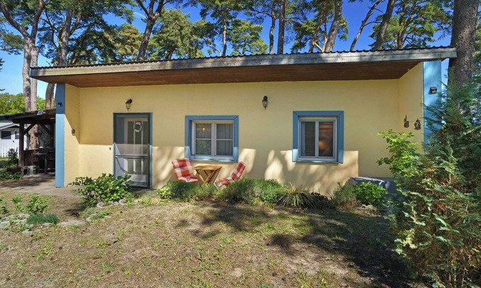 Kamminke House | Bungalow 'Karsten' with Private Terrace and Private Garden