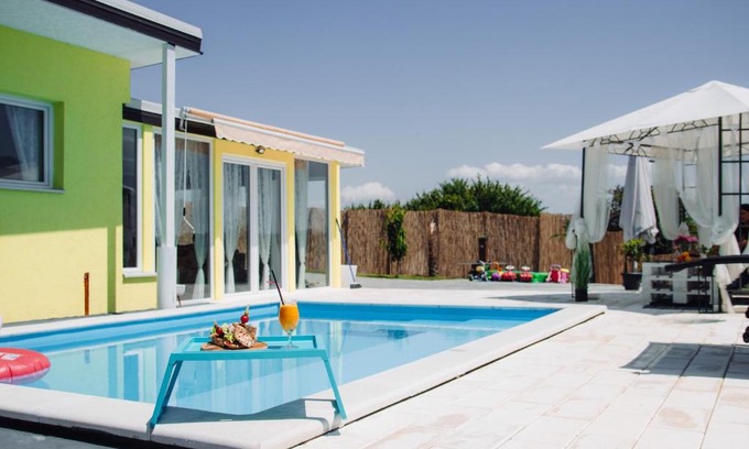 Stari Banovci Villa | Bungalow Lux