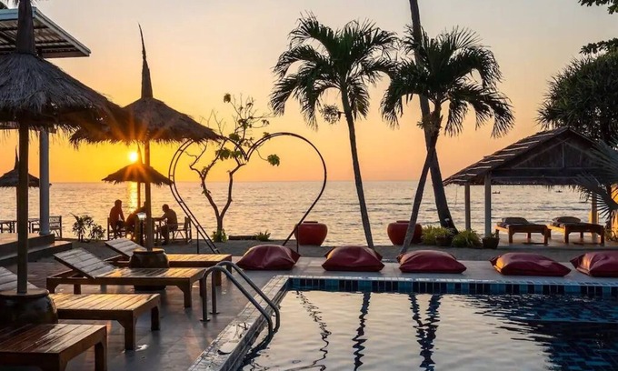 Koh Lan Ski Chalet | Bungalow Near by Beach El Pillax Lanta Resort