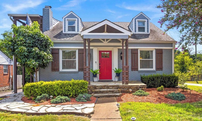 Inglewood House | Bungalow near Opry & Dtwn Deck