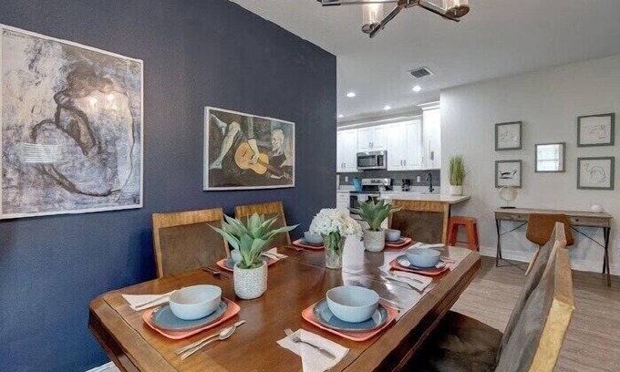 Ybor City House | ♪Bungalow of Soul♬6 King Beds Nxt②Dwntwn w/Balcony Outdoor Seating