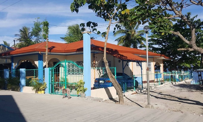 San Francisco Island House | Bungalow on the beach for families and large groups up to 20 persons