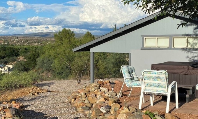 Cottonwood-Verde Village House | Bungalow retreat with hot tub and views of Sedona