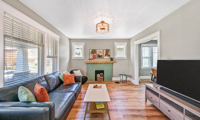 Ludlow House | Bungalow style house, 10 min to downtown Cincy and 5 min to hiking trails!