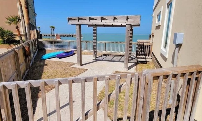 Port Isabel House | Bungalow Tarvana #2 3 Bedroom Home by RedAwning