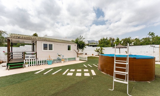 Pinos de Alhaurin House | Bungalow 'Villa Aleo Solo Familias' with Mountain View, Wi-Fi and Air Conditioning