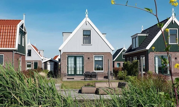 Uitdam House | Bungalow with 2 bedrooms, 2 bathrooms and a sauna