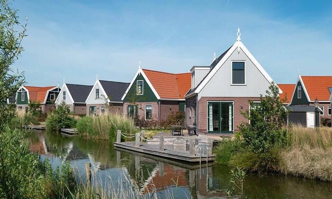 Uitdam House | Bungalow with 3 bedrooms, 2 bathrooms and a sauna
