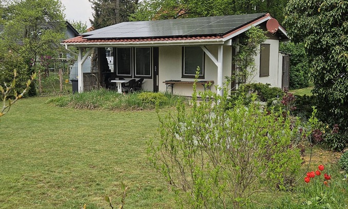Mahlsdorf House | Bungalow with large sunbathing lawn on the outskirts of Berlin