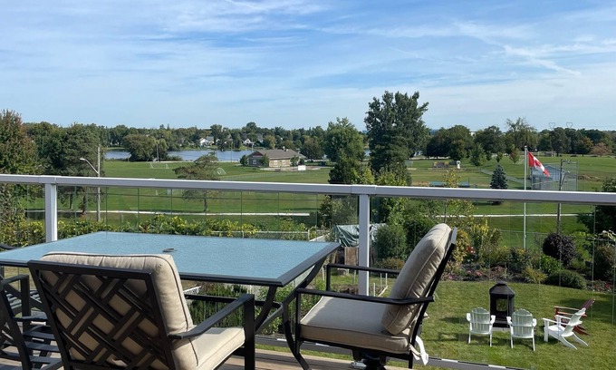 Smiths Falls House | Bungalow with Rideau River View – Available Oct-Apr