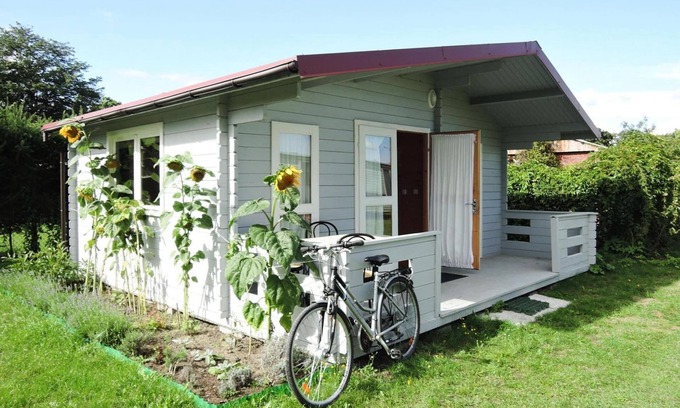 Wrzosowo House | Bungalow with Terrace and Scenic Grounds