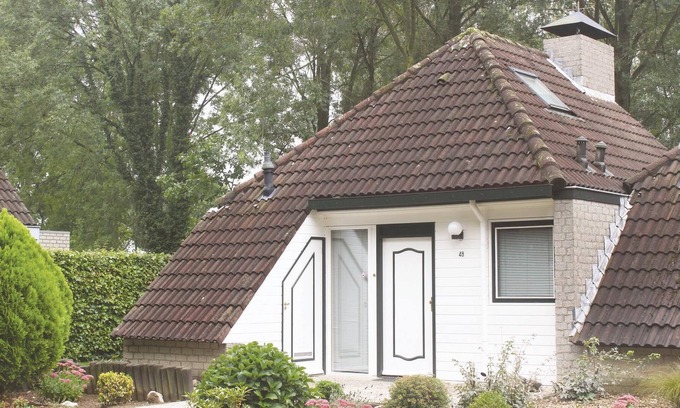 Posterholt House | Bungalowpark Het Posterbos is located 800 meters outside the sociable village of Posterholt in the m