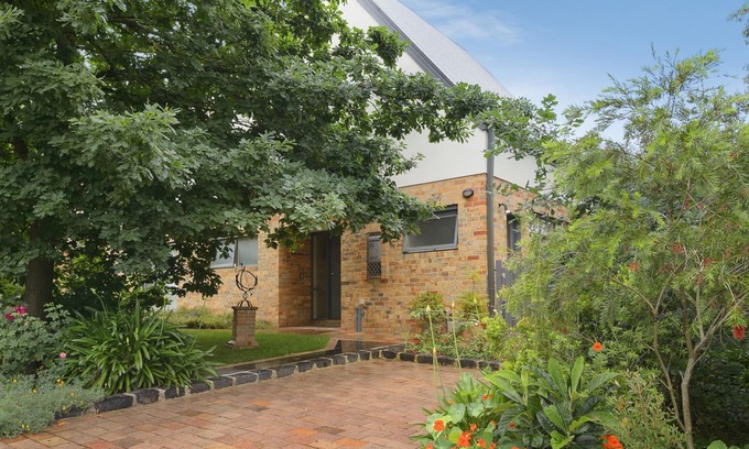 Croydon Villa | Bungunyah Apartments: Cotton