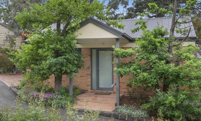 Croydon Villa | Bungunyah Apartments: Margriet